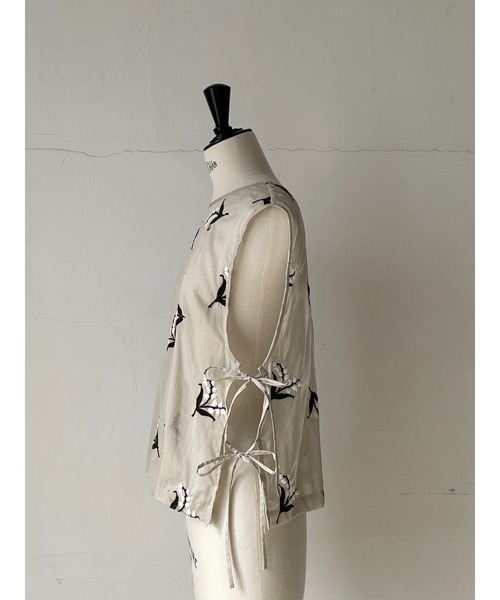 nesessaire(ネセセア)の「ミュゲ(すずらん)エンブロイダリージレ(ベスト・レディース・ベージュ/ネイビー/ライラック・38)」の12枚目の写真