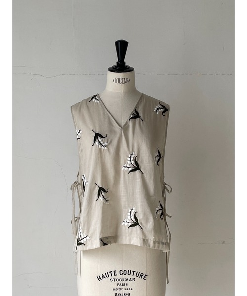 nesessaire(ネセセア)の「ミュゲ(すずらん)エンブロイダリージレ(ベスト・レディース・ベージュ/ネイビー/ライラック・38)」の14枚目の写真