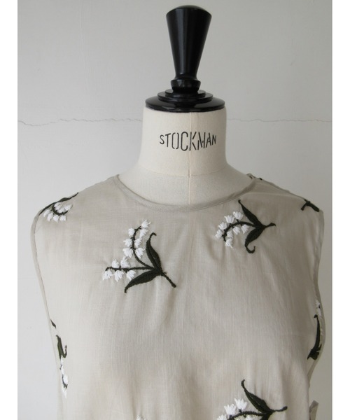 nesessaire(ネセセア)の「ミュゲ(すずらん)エンブロイダリージレ(ベスト・レディース・ベージュ/ネイビー/ライラック・38)」の15枚目の写真