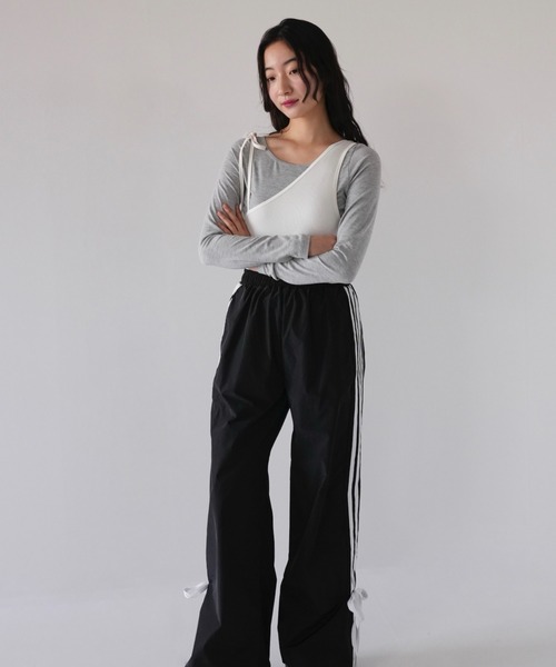 Uenui(ウニュイ)の「リボントラックパンツ トラックパンツ ストレートパンツ ナイロン サイドライン ジャージ(その他パンツ・レディース・ブラック・FREE)」の4枚目の写真