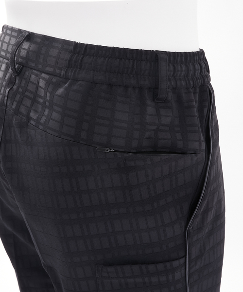 5351 POUR LES HOMMES（ゴーサンゴーイチプールオム）の「シェルテックエンボスチェック ショートパンツ（その他パンツ・メンズ・ホワイト/ブラック・48/46/44）」の12枚目の写真