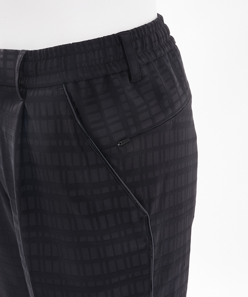 5351 POUR LES HOMMES（ゴーサンゴーイチプールオム）の「シェルテックエンボスチェック ショートパンツ（その他パンツ・メンズ・ホワイト/ブラック・48/46/44）」の4枚目の写真