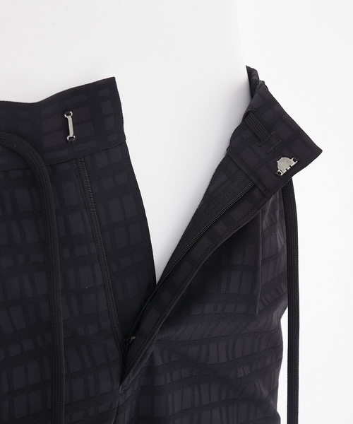 5351 POUR LES HOMMES（ゴーサンゴーイチプールオム）の「シェルテックエンボスチェック ショートパンツ（その他パンツ・メンズ・ホワイト/ブラック・48/46/44）」の6枚目の写真