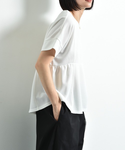 INTERPLANET(インタープラネット)の「ミラノリブサイドギャザーBACK ZIPプルオーバー(Tシャツ/カットソー・レディース・オフホワイト/グレイッシュベージュ/ブラック・FREE)」の5枚目の写真