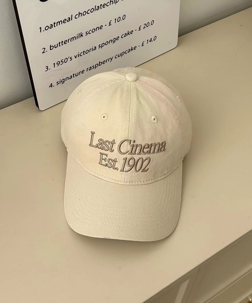 LAFFMO（ラフモ）の「レタリングロゴキャップ（キャップ・レディース・ブラウン/ネイビー/オフホワイト/グレー/ブラック・F）」の2枚目の写真