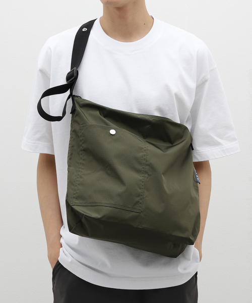 JULY NINE（ジュライナイン）の「JULY NINE / ジュライ ナイン SEQUAL with POCKET（ショルダーバッグ・メンズ・チャコールグレー/ブラック/グリーン・FREE）」の8枚目の写真