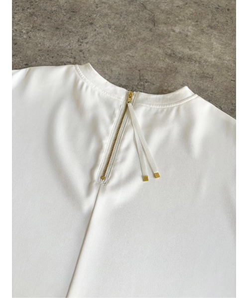 Emma Taylor(エマテイラー)の「【手洗い可能】再入荷バックジップジョーゼットTブラウス(シャツ/ブラウス・レディース・ホワイト/ブラック/ベージュ/チャコールグレー・FREE)」の5枚目の写真