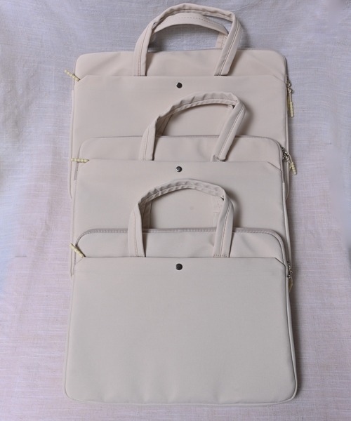 Alite cloth(アリーテクロス)の「サイド収納付きトート型PCケース タブレットケース(PC・タブレットケース・レディース・ブラック/グレー/アイボリー/グリーン/ピンク・M/S/L)」の2枚目の写真