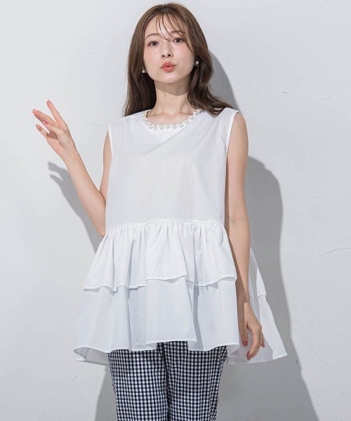 QUEENS COURT(クイーンズコート)の「ネックパールチュニック≪手洗い可能≫(チュニック・レディース・ホワイト/ホワイト系その他/ブラック・M)」の4枚目の写真