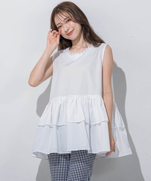 QUEENS COURT(クイーンズコート)の「ネックパールチュニック≪手洗い可能≫(チュニック・レディース・ホワイト/ホワイト系その他/ブラック・M)」の5枚目の写真