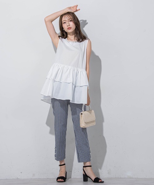 QUEENS COURT(クイーンズコート)の「ネックパールチュニック≪手洗い可能≫(チュニック・レディース・ホワイト/ホワイト系その他/ブラック・M)」の9枚目の写真