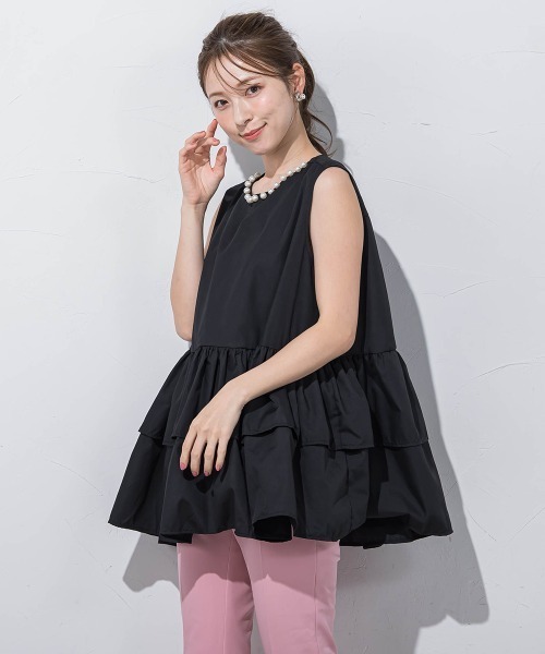 QUEENS COURT(クイーンズコート)の「ネックパールチュニック≪手洗い可能≫(チュニック・レディース・ホワイト/ホワイト系その他/ブラック・M)」の12枚目の写真