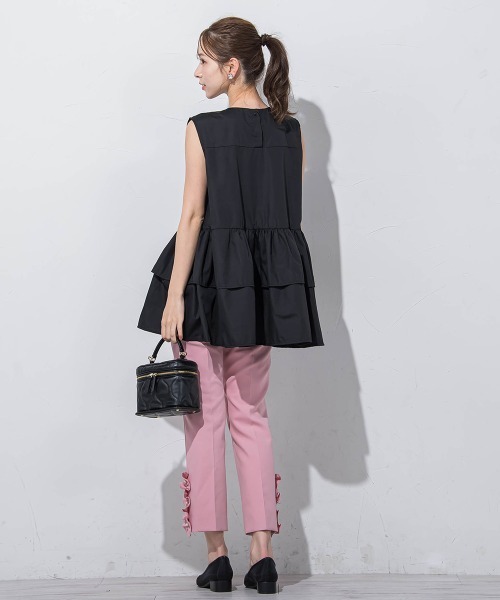 QUEENS COURT(クイーンズコート)の「ネックパールチュニック≪手洗い可能≫(チュニック・レディース・ホワイト/ホワイト系その他/ブラック・M)」の15枚目の写真