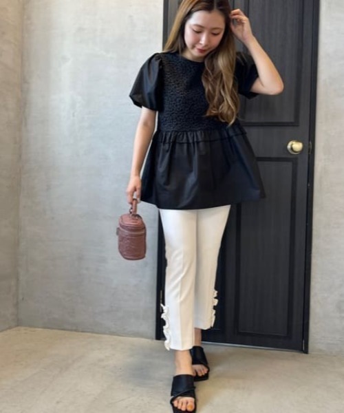 QUEENS COURT(クイーンズコート)の「ネックパールチュニック≪手洗い可能≫(チュニック・レディース・ホワイト/ホワイト系その他/ブラック・M)」の22枚目の写真