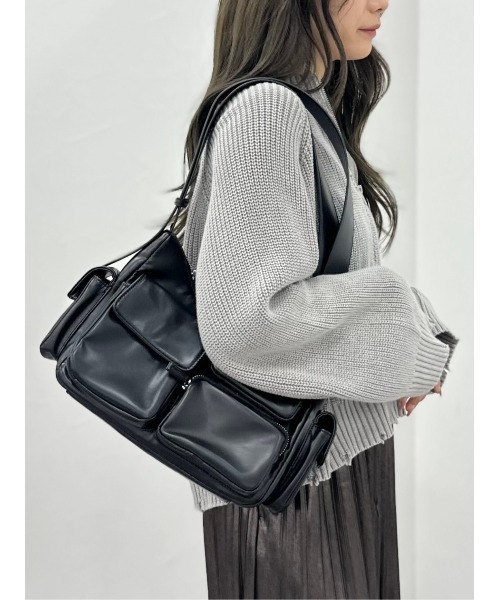 tiny tiny（ティニーティニー）の「マルチポケットショルダーバッグ[tiny tiny(ティニーティニー)]（ショルダーバッグ・レディース・ブラック/ブラウン/アイボリー・0）」の2枚目の写真