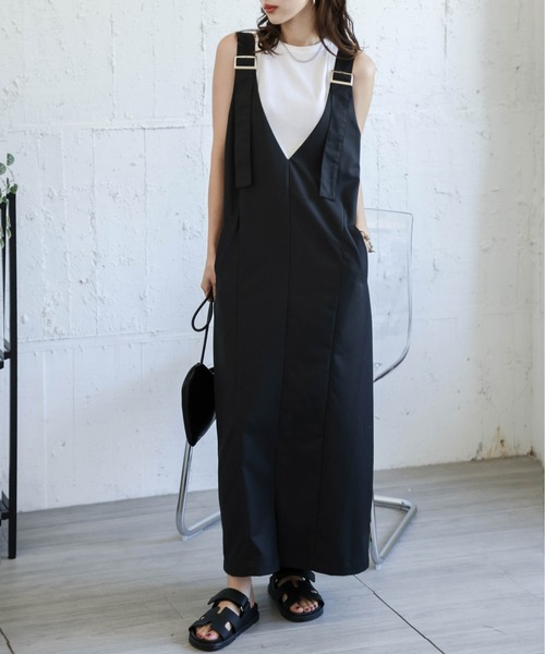 La-gemme（ラジェム）の「Vネックジャンパースカート（ジャンパースカート・レディース・グレー/ベージュ/ブラック・フリー）」の2枚目の写真