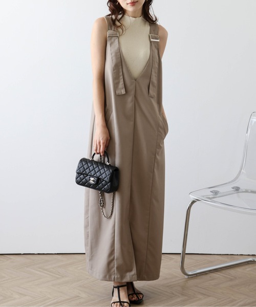 La-gemme（ラジェム）の「Vネックジャンパースカート（ジャンパースカート・レディース・グレー/ベージュ/ブラック・フリー）」の4枚目の写真