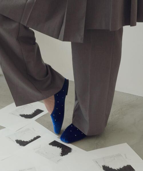KBF(ケイビーエフ)の「スタッズベロアパンプス(パンプス・レディース・ブルー/ブラウン・38/37)」の3枚目の写真