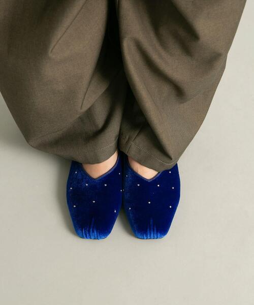 KBF(ケイビーエフ)の「スタッズベロアパンプス(パンプス・レディース・ブルー/ブラウン・38/37)」の4枚目の写真