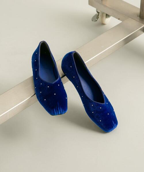 KBF(ケイビーエフ)の「スタッズベロアパンプス(パンプス・レディース・ブルー/ブラウン・38/37)」の6枚目の写真