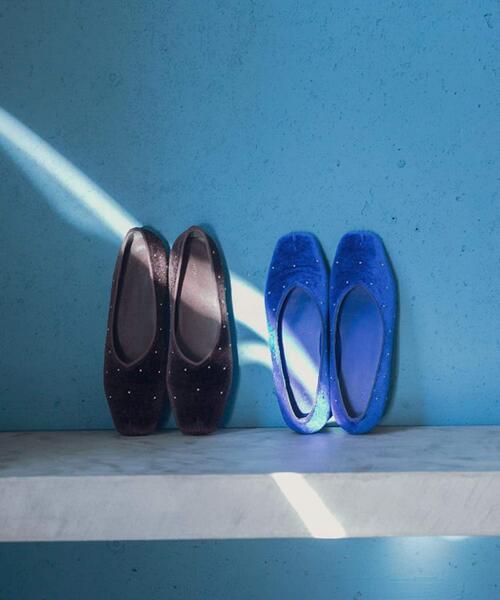 KBF(ケイビーエフ)の「スタッズベロアパンプス(パンプス・レディース・ブルー/ブラウン・38/37)」の7枚目の写真