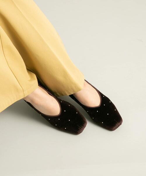 KBF(ケイビーエフ)の「スタッズベロアパンプス(パンプス・レディース・ブルー/ブラウン・38/37)」の10枚目の写真