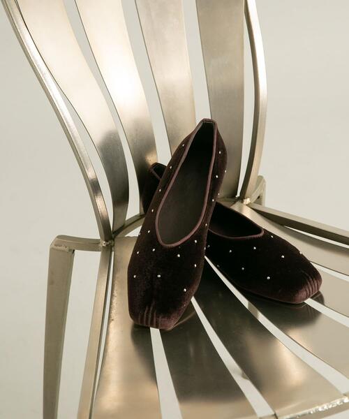 KBF(ケイビーエフ)の「スタッズベロアパンプス(パンプス・レディース・ブルー/ブラウン・38/37)」の12枚目の写真