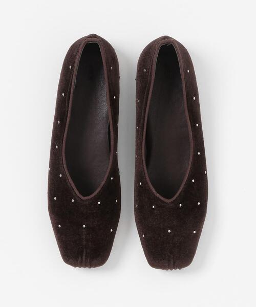 KBF(ケイビーエフ)の「スタッズベロアパンプス(パンプス・レディース・ブルー/ブラウン・38/37)」の14枚目の写真