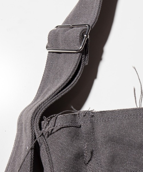 Camphor wood（カンファーウッド）の「cut off fringe shoulder bag / カットオフフリンジショルダーバッグ（ショルダーバッグ・メンズ・チャコールグレー/ベージュ・FREE）」の18枚目の写真