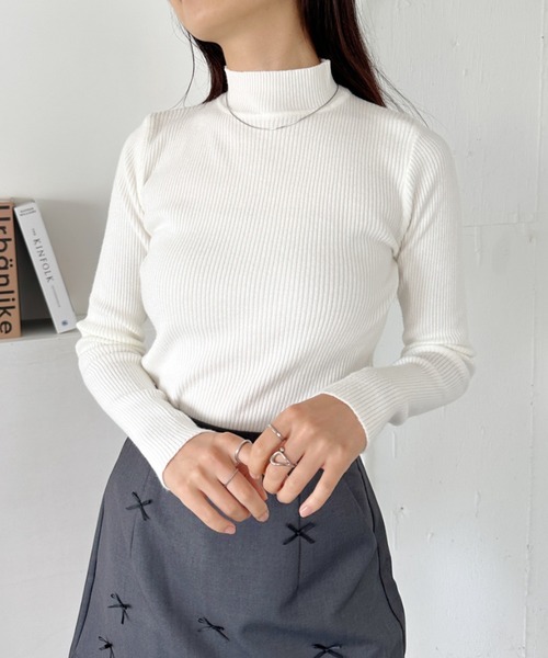 CLEA（クレア）の「リブハイネックニットトップス（ニット/セーター・レディース・アイボリー/ブラック/レッド/グレー/ブラウン/ライトピンク/ライトブルー/ホワイト・FREE）」の2枚目の写真