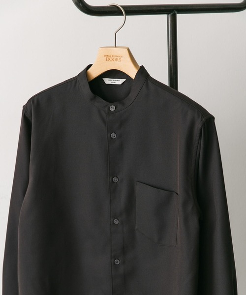 URBAN RESEARCH DOORS（アーバンリサーチドアーズ）の「『吸水速乾』セオアルファウールライクバンドカラーシャツ（シャツ/ブラウス・メンズ・グレー/ライトグレー/グリーン/ダークブラウン・MEDIUM/LARGE）」の3枚目の写真