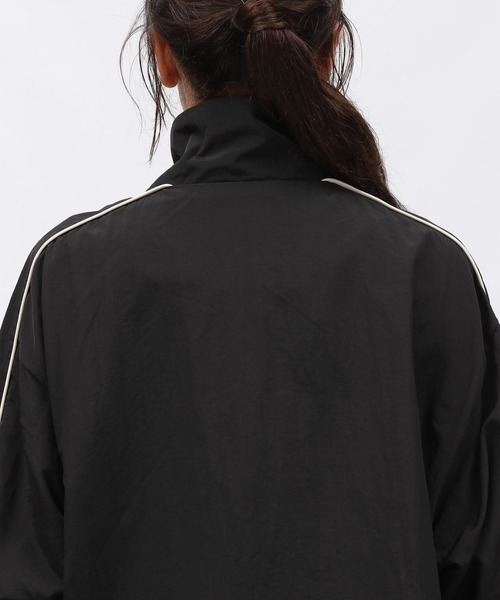 LAKOLE（ラコレ）の「コードライントラックジャケット/143835（ブルゾン・レディース・グレー/アイボリー/ブラック・FREE）」の4枚目の写真