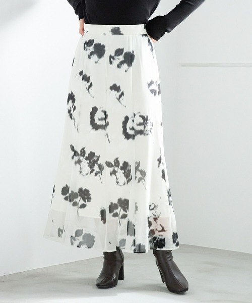 Andemiu(アンデミュウ)の「ボカシフラワーナロースカート253070(スカート・レディース・ブラック/アイボリー・FREE)」の1枚目の写真