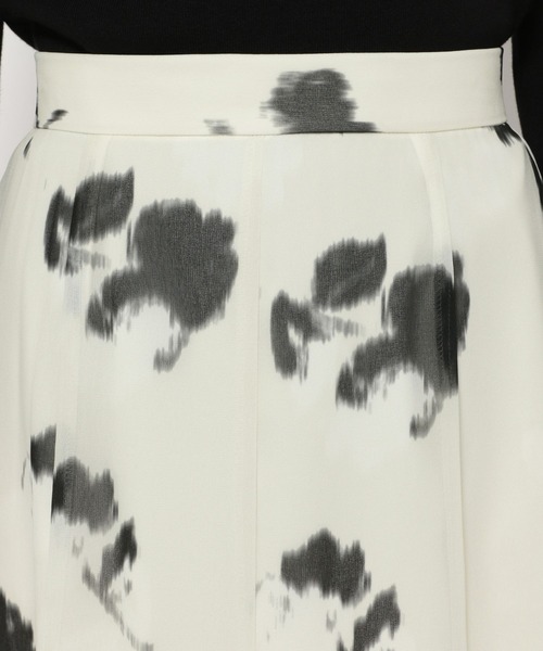 Andemiu(アンデミュウ)の「ボカシフラワーナロースカート253070(スカート・レディース・ブラック/アイボリー・FREE)」の11枚目の写真