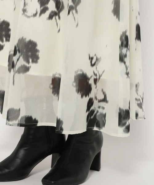 Andemiu(アンデミュウ)の「ボカシフラワーナロースカート253070(スカート・レディース・ブラック/アイボリー・FREE)」の12枚目の写真