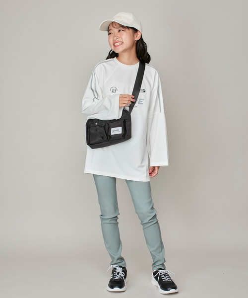 JENNI love(ジェニィラブ)の「ラメラインゲーミングロング丈ロンT(Tシャツ/カットソー・キッズ・オフホワイト/ブラック/サックスブルー・130cm/140cm/150cm/160cm)」の12枚目の写真