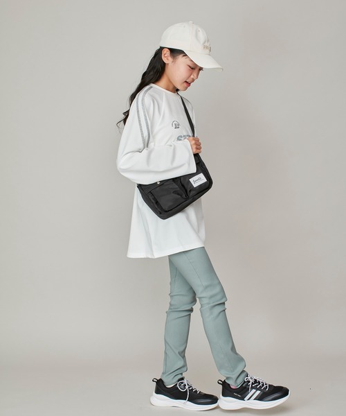 JENNI love(ジェニィラブ)の「ラメラインゲーミングロング丈ロンT(Tシャツ/カットソー・キッズ・オフホワイト/ブラック/サックスブルー・130cm/140cm/150cm/160cm)」の13枚目の写真