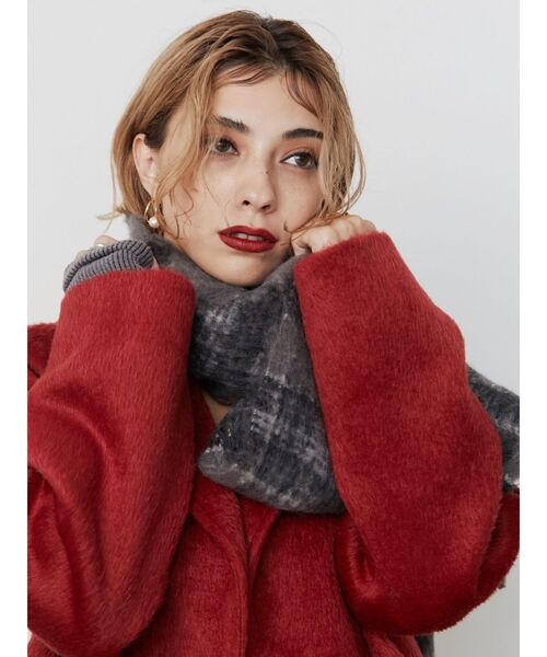 EVRIS（エヴリス）の「ソフトシャギーマフラー（マフラー・レディース・ブラック/グレー/ブラウン/ホワイト/レッド・FREE）」の8枚目の写真
