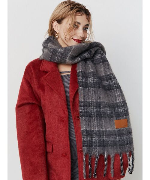 EVRIS（エヴリス）の「ソフトシャギーマフラー（マフラー・レディース・ブラック/グレー/ブラウン/ホワイト/レッド・FREE）」の9枚目の写真