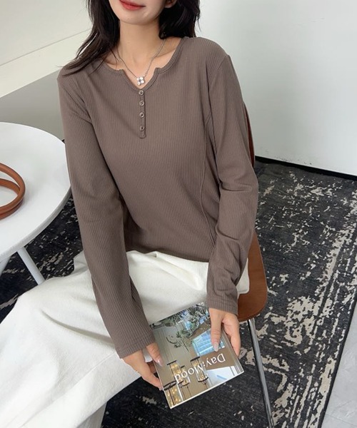 aimoha（アイモハ）の「Vネックヘンリートップス（Tシャツ/カットソー・レディース・ネイビー/ベージュ/ワインレッド/ホワイト/ブラック/グレー・FREE）」の4枚目の写真