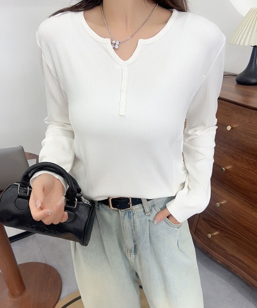 aimoha（アイモハ）の「Vネックヘンリートップス（Tシャツ/カットソー・レディース・ネイビー/ベージュ/ワインレッド/ホワイト/ブラック/グレー・FREE）」の9枚目の写真