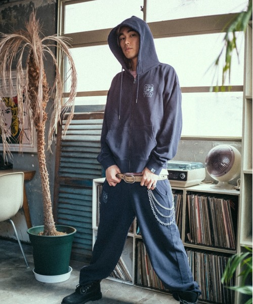 centimeter（センチメーター）の「doodle logo pack set up（パーカー