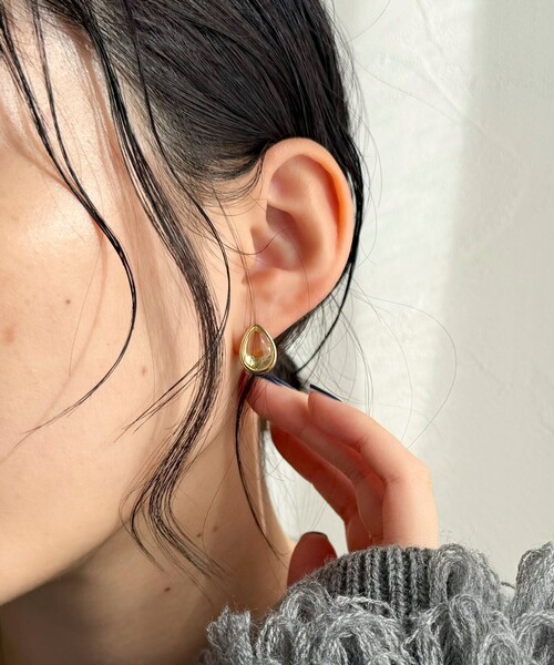 fredy emue（フレディエミュ）の「クリアしずくワンタッチピアス（ピアス（両耳用）・レディース・シルバー/ゴールド・FREE）」の5枚目の写真