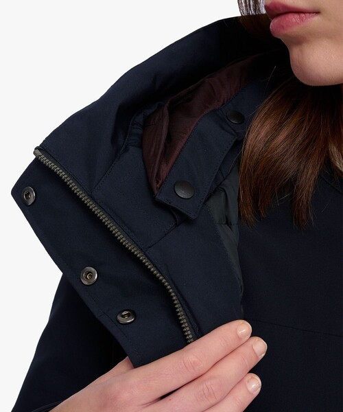 AIGLE(エーグル)の「防水 透湿 防風 GORE-TEX ゴアテックス ダックダウンフーデッドジャケット RP(ダウンジャケット/コート・レディース・モスグリーン/ブラック・38/36/34/40)」の9枚目の写真