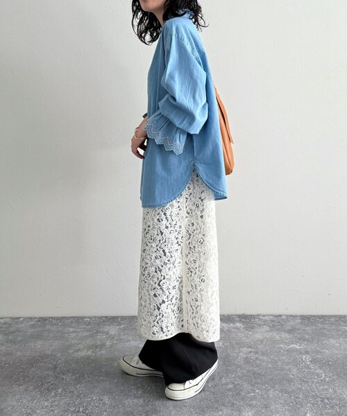 fredy emue(フレディエミュ)の「デニム/無地袖レースバンドカラーブラウス(シャツ/ブラウス・レディース・オフホワイト/サックスブルー/ネイビー・38)」の19枚目の写真