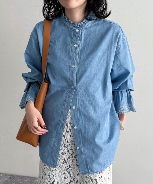 fredy emue(フレディエミュ)の「デニム/無地袖レースバンドカラーブラウス(シャツ/ブラウス・レディース・オフホワイト/サックスブルー/ネイビー・38)」の21枚目の写真