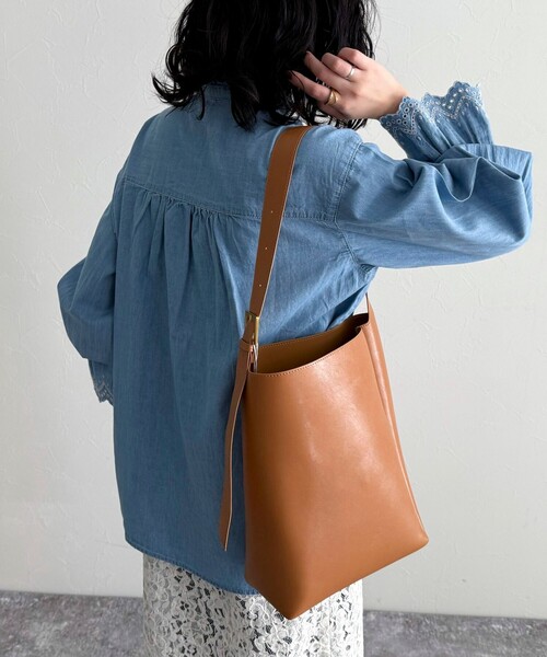 fredy emue(フレディエミュ)の「デニム/無地袖レースバンドカラーブラウス(シャツ/ブラウス・レディース・オフホワイト/サックスブルー/ネイビー・38)」の14枚目の写真