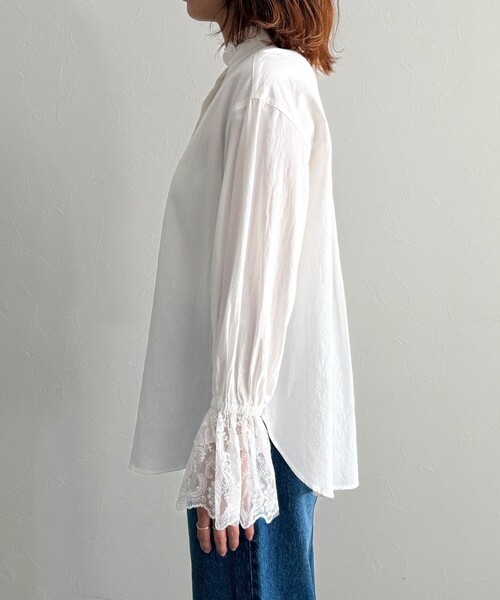 fredy emue(フレディエミュ)の「デニム/無地袖レースバンドカラーブラウス(シャツ/ブラウス・レディース・オフホワイト/サックスブルー/ネイビー・38)」の17枚目の写真