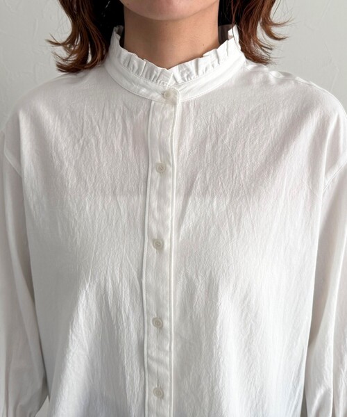 fredy emue(フレディエミュ)の「デニム/無地袖レースバンドカラーブラウス(シャツ/ブラウス・レディース・オフホワイト/サックスブルー/ネイビー・38)」の8枚目の写真