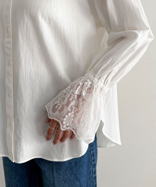 fredy emue(フレディエミュ)の「デニム/無地袖レースバンドカラーブラウス(シャツ/ブラウス・レディース・オフホワイト/サックスブルー/ネイビー・38)」の10枚目の写真